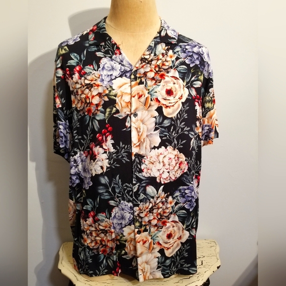 FLORAL PRINT MENS RETRO SHIRT NEW W/TAGS FOREVER21 BOHO VACATION BEACH FEM GAY - Picture 1 of 5